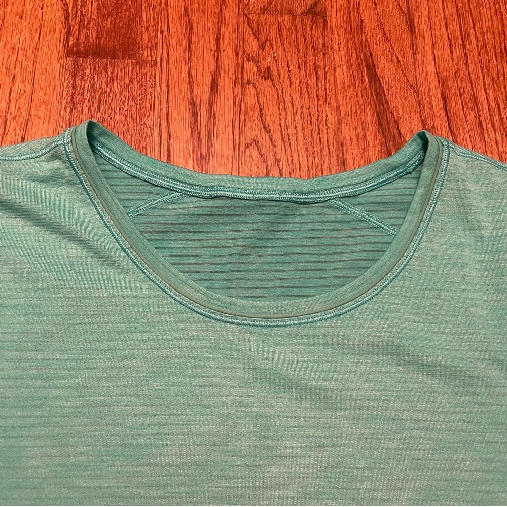 Lululemon short sleeve tee shirt top - Picture 3 of 11